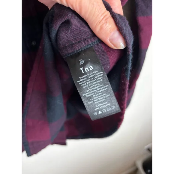 Aritzia Tna Flannel Shirt Size S Burgundy Black Plaid - Picture 3 of 6